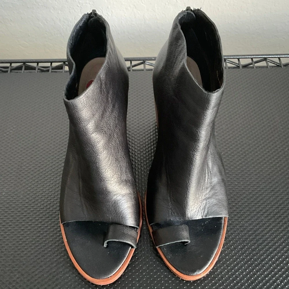 Loeffler Randall pre loved